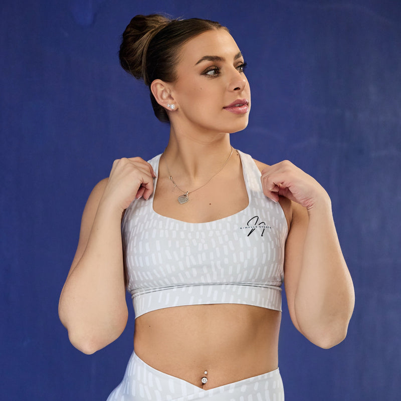 Moderner Sport-BH von Nimella-Sports mit nahtlosem Design und mittlerem Halt, ideal für Fitness, Yoga und Alltag. Atmungsaktives, schweißableitendes Material sorgt für hohen Komfort und sicheren Sitz. Figurbetonter Schnitt im trendigen Desert-Look verbindet Funktionalität mit stilvollem Activewear-Look